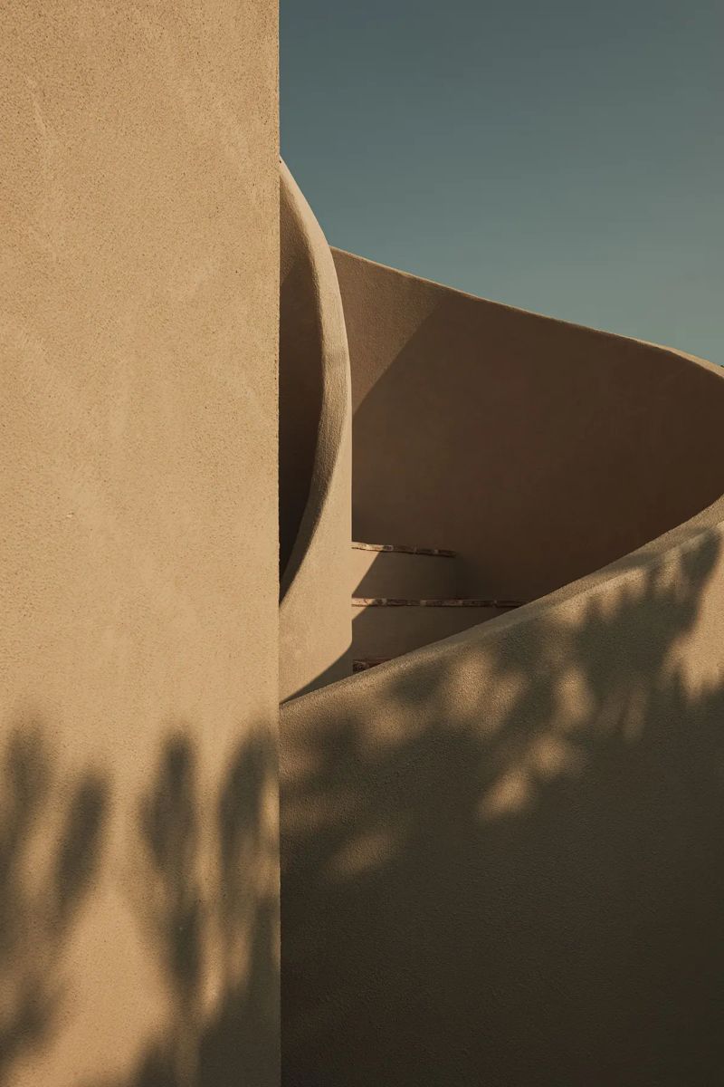 Curved wall in amber light