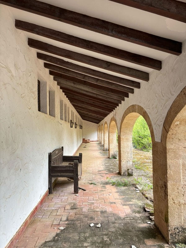 El Tosalet today: arched gallery with timber beams